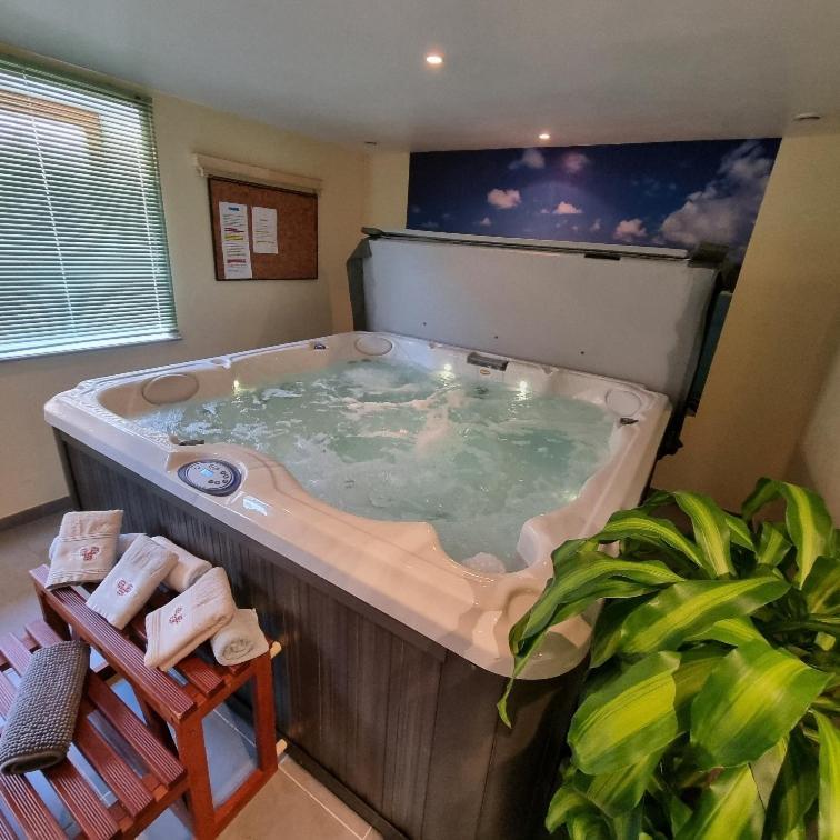 Gite Myrtille 2 A 6 Personnes Avec Spa Et Salle De Jeux Dans La Residence Вантрон Экстерьер фото